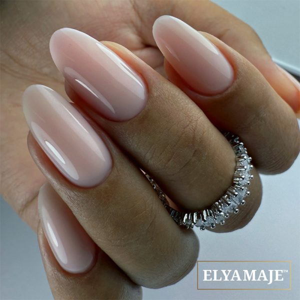 Ongles en gel amande nude